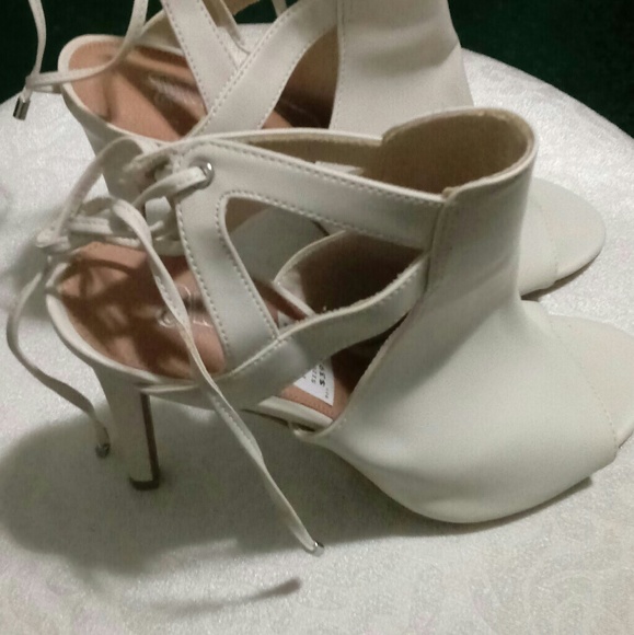 Classy high heels - Picture 3 of 4